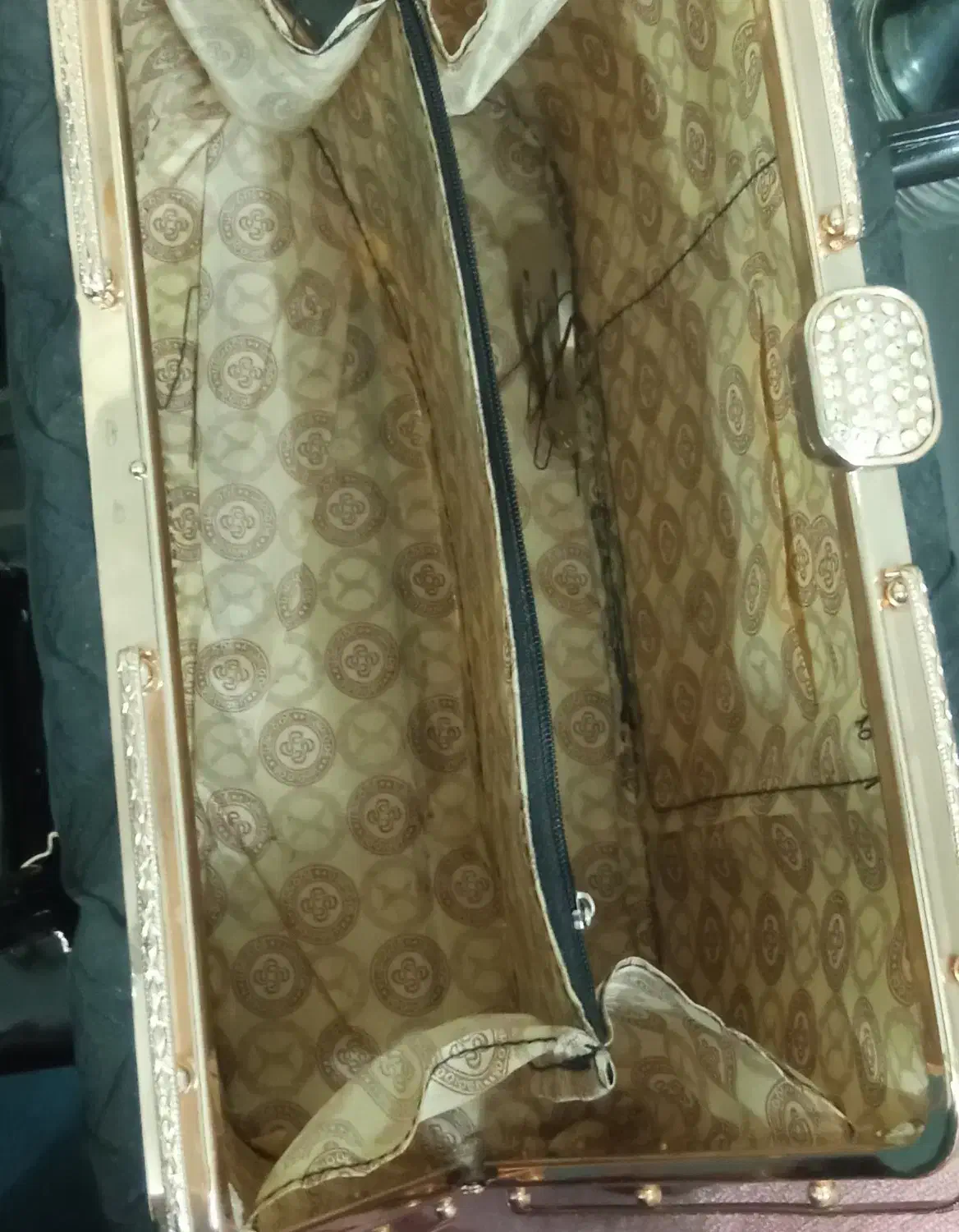 کیف مجلسی|کیف، کفش، کمربند|الیگودرز, |دیوار