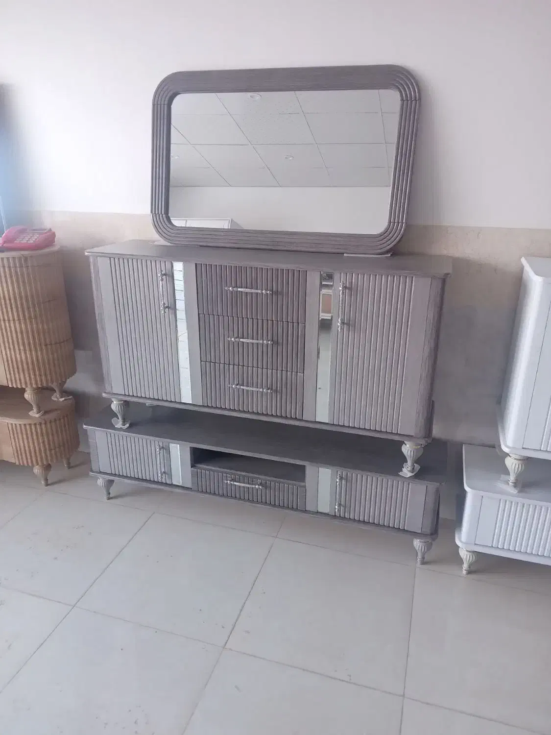 ست آینه ومیز تیوی|بوفه، ویترین، کنسول|باغ حلی, |دیوار