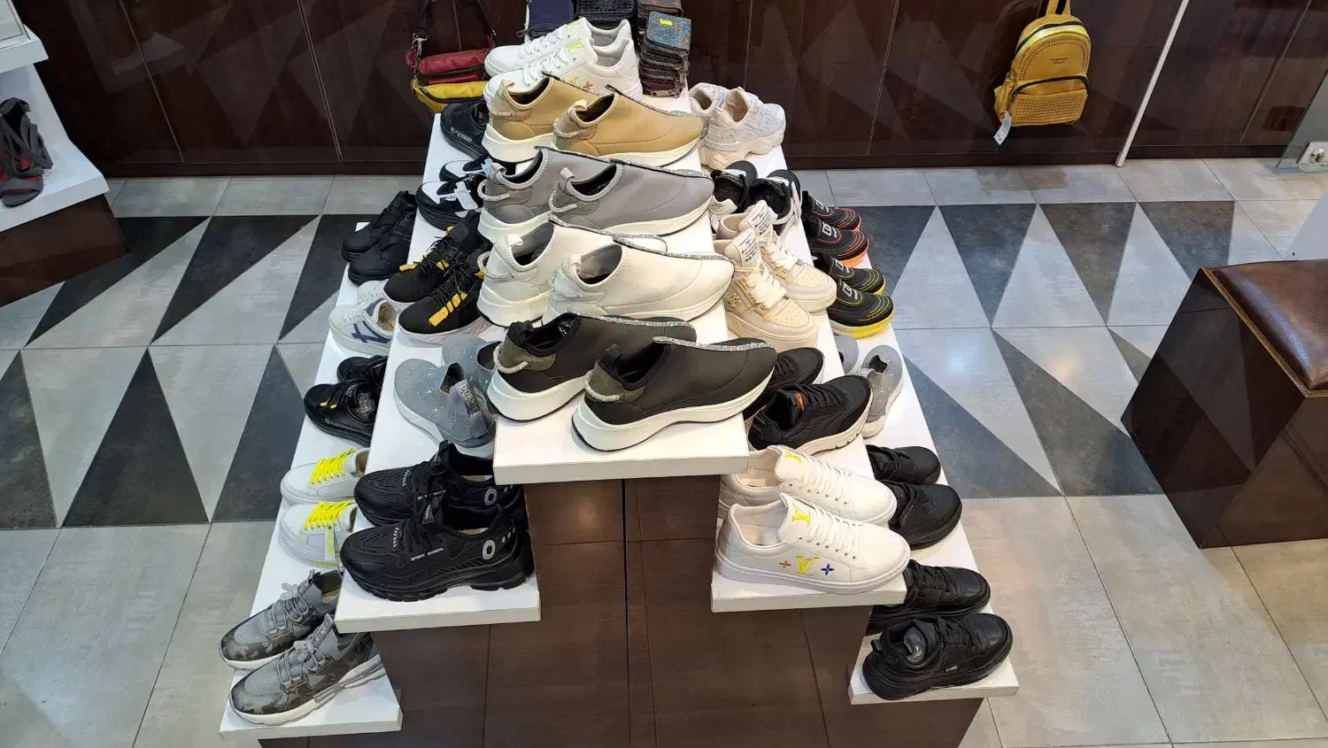 میز ۵ طبقه هایگلاس|میز تحریر و کامپیوتر|تبریز, |دیوار