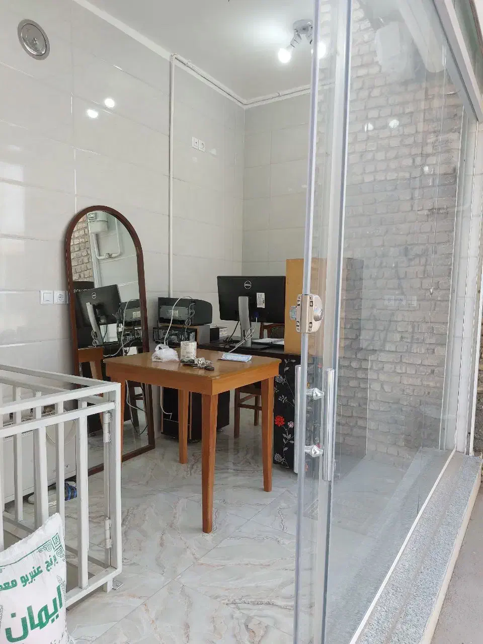 اجاره مغازه ۱۰ متر با زیرزمین|اجارهٔ مغازه و غرفه|خمینی‌شهر, |دیوار