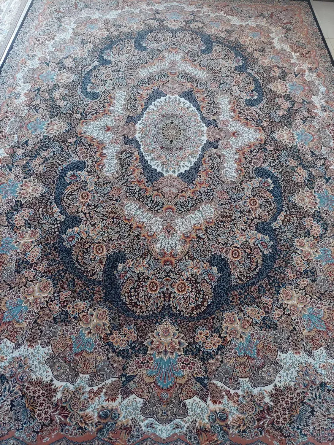 فرش ۹ متری ماهریس|فرش|رباطکریم, رباطکریم|دیوار