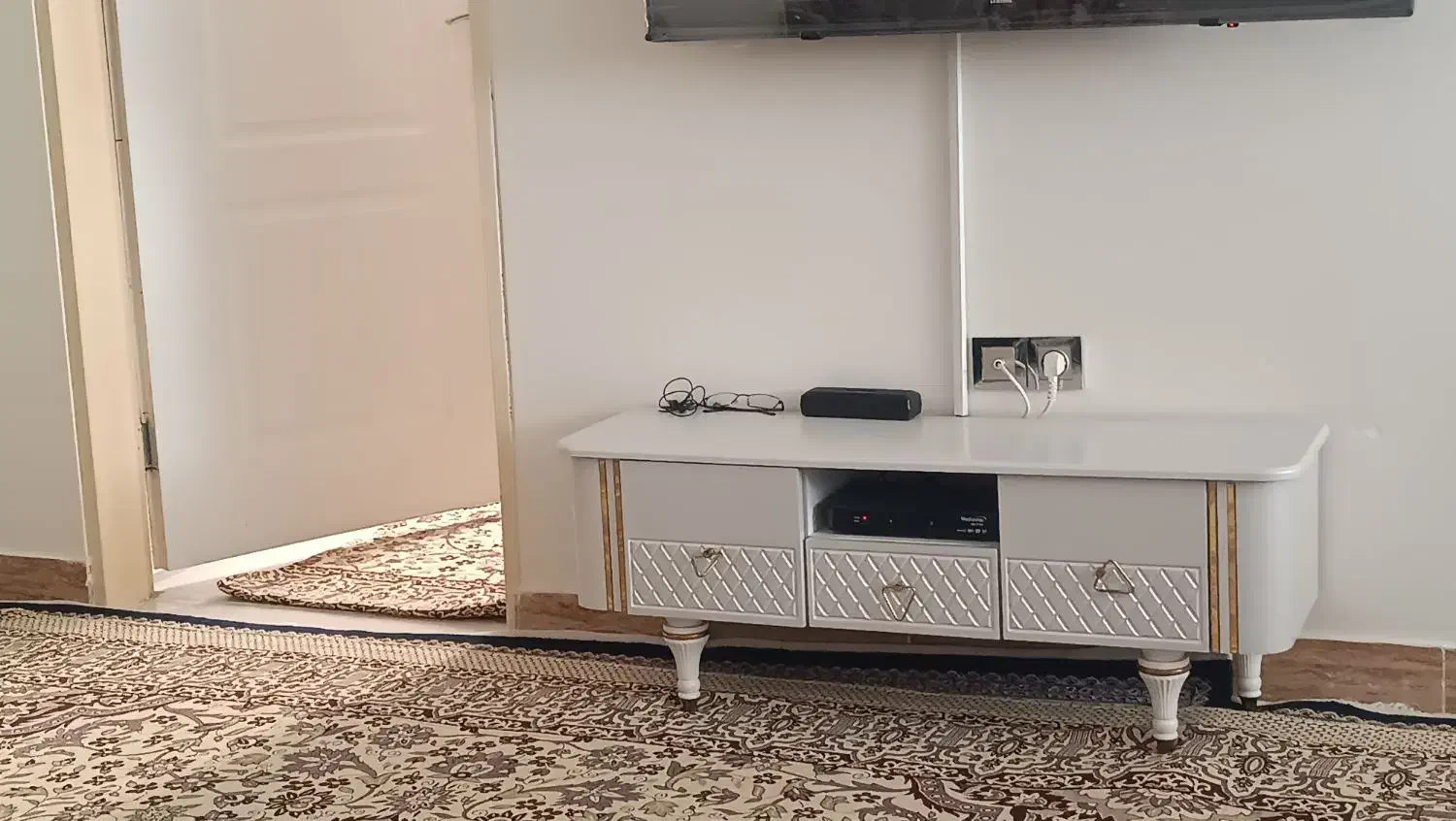 میز تلویزیون جدید کوچک جمع جور سفارشی|میز تلویزیون|بهارستان, |دیوار