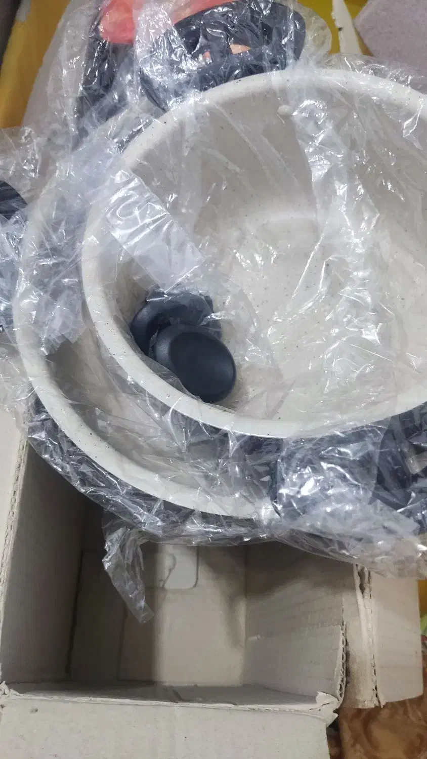 قابلمه تفلون ایرانی نسوز هنوزدر کارتن بازنشده|ظروف پختوپز|سنندج, |دیوار