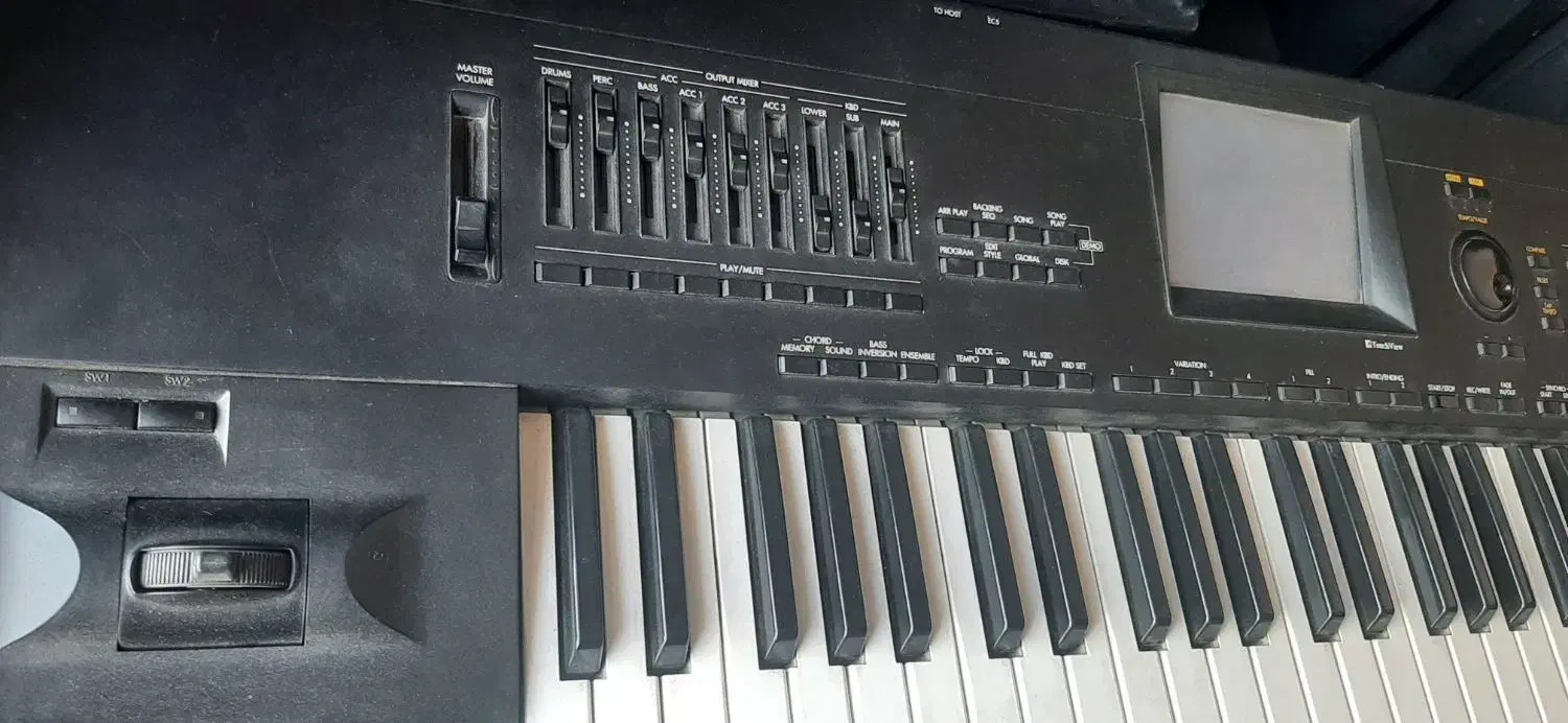 ارگ کرگ i30  صفحه لمسی|پیانو، کیبورد، آکاردئون|رباط‌کریم, رباط‌کریم|دیوار