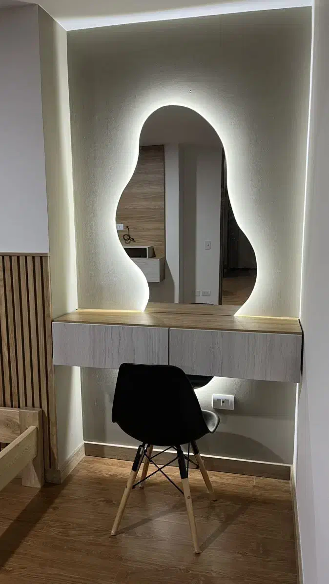 آینه دنیزماهان|آینه|ایلام, |دیوار