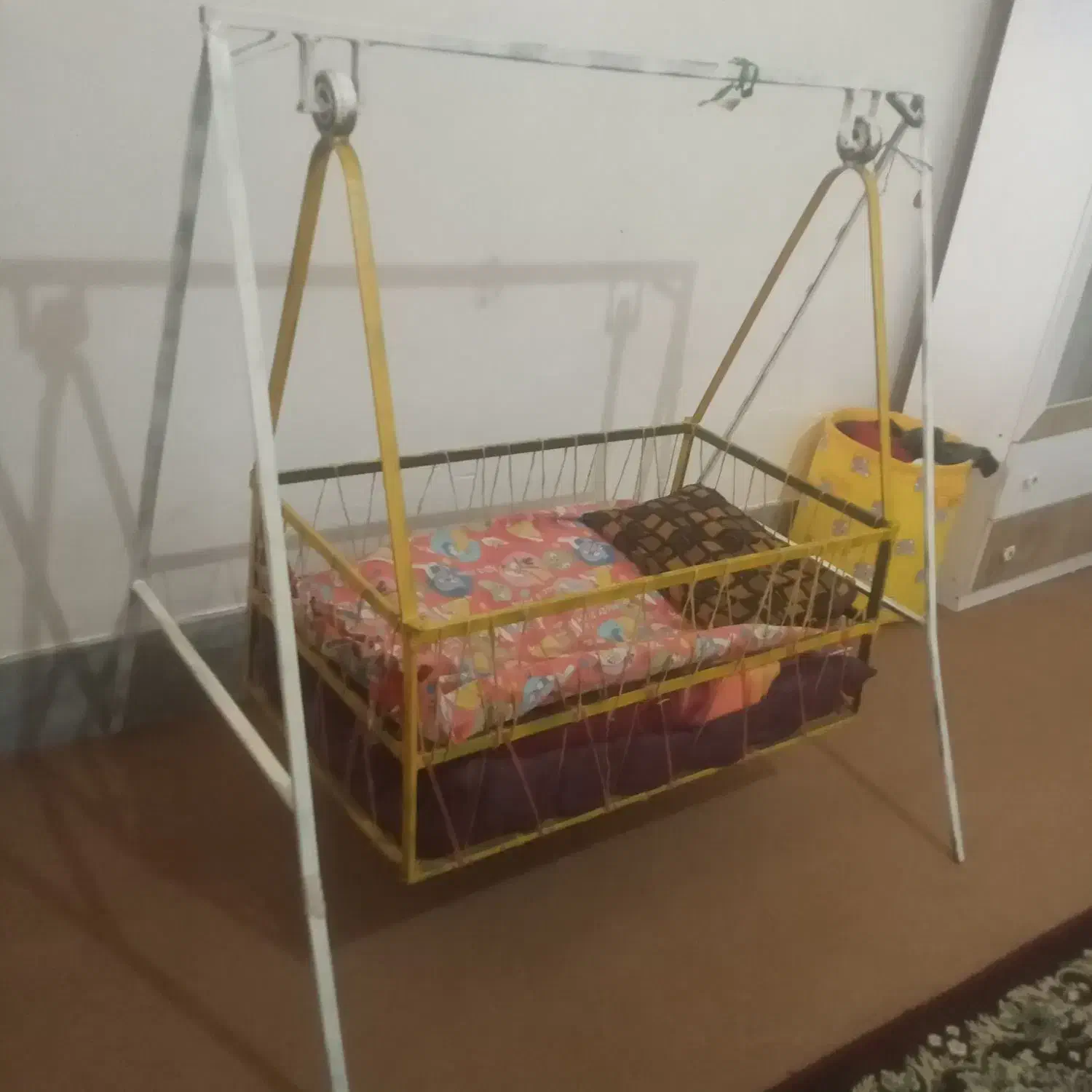 گهواره آهنی|تخت و سرویس خواب|لردگان, |دیوار