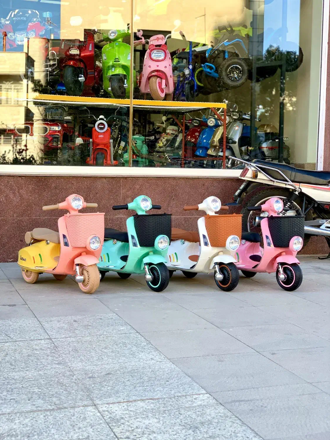 موتور شارژی (شهر ماشین)|اسباببازی بچه|ارومیه, |دیوار