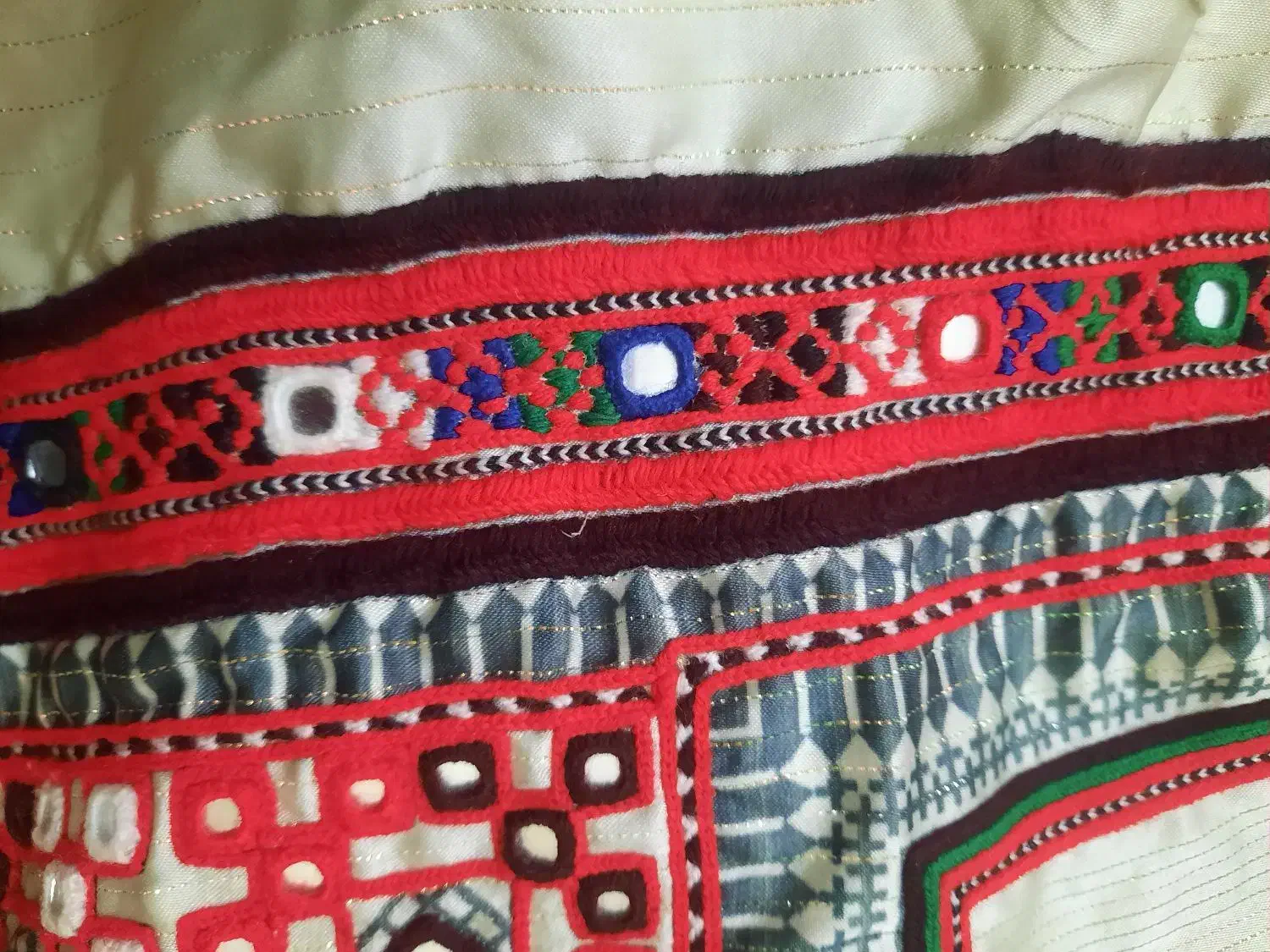 دوخت جالاروشیرازه|لباس|ایرانشهر, |دیوار