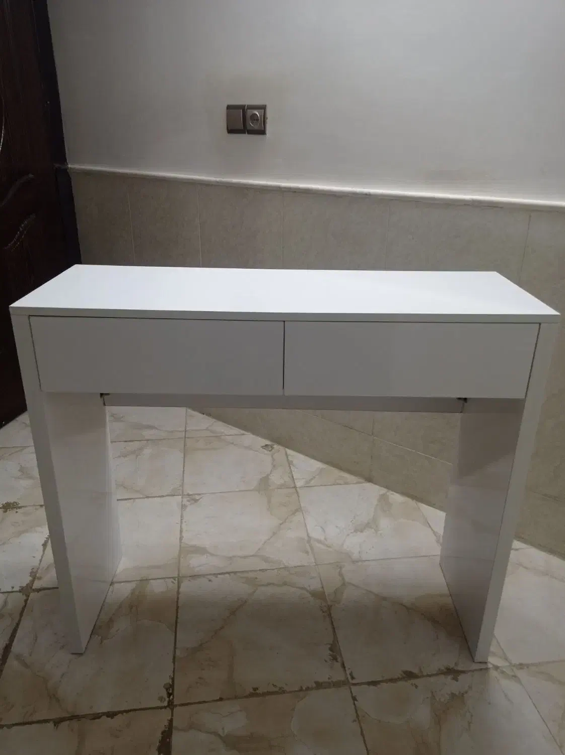 میز و آینه|تخت و سرویس خواب|قم, براسون|دیوار