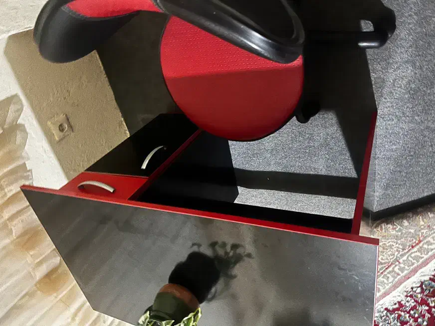 میز کاپیوتر و صندلی و دستگاه کپی|دفتر کار|رشت, باهنر|دیوار