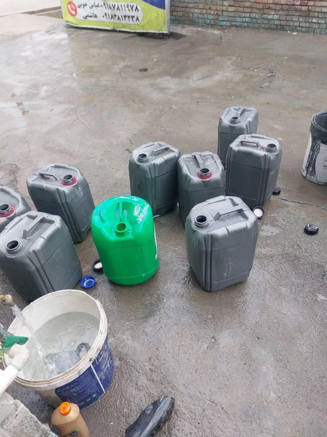 گالن ۲۰ لیتری|ظروف نگهدارنده، پلاستیکی، یک‌بارمصرف|سنندج, |دیوار