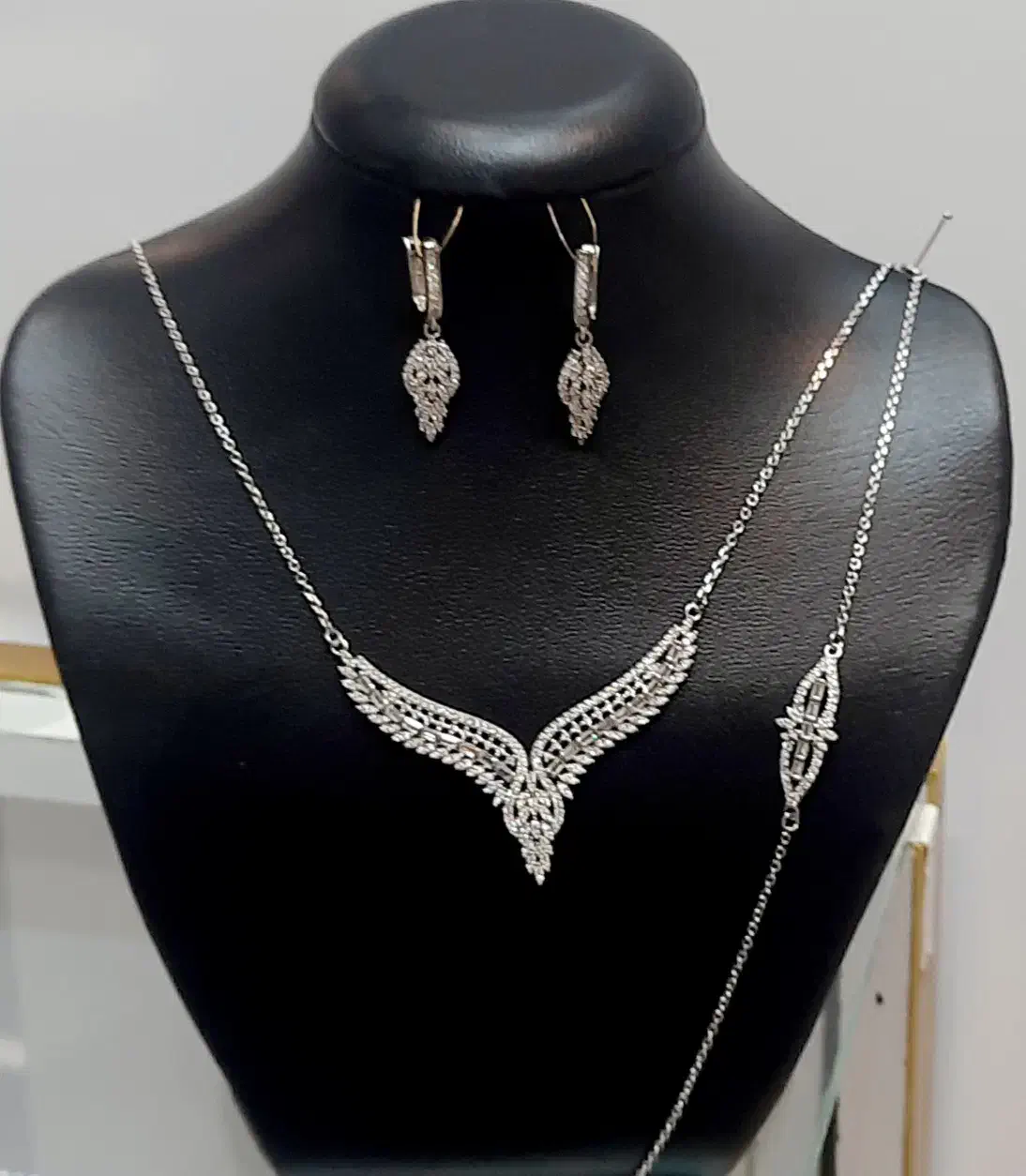 سرویس کامل نقره ۹۲۵ زنانه با آبکاری طلا سفید|جواهرات|اصفهان, چرخاب|دیوار