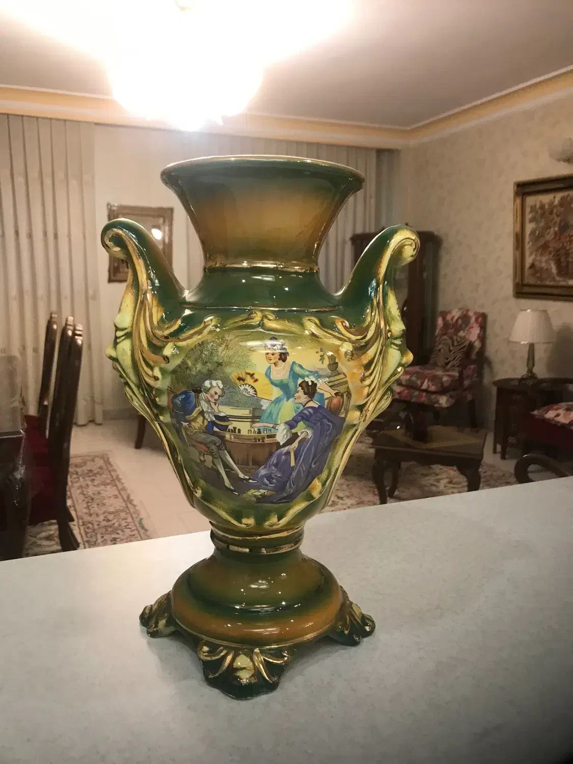 گلدان بسیارنفیس قدیمی|کلکسیون اشیاء عتیقه|کرج, عظیمیه|دیوار