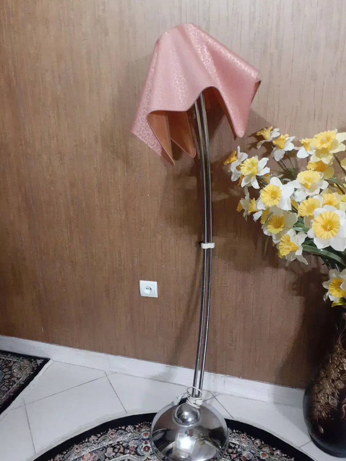 آباژور|چراغ خواب و آباژور|ری, شهادت|دیوار