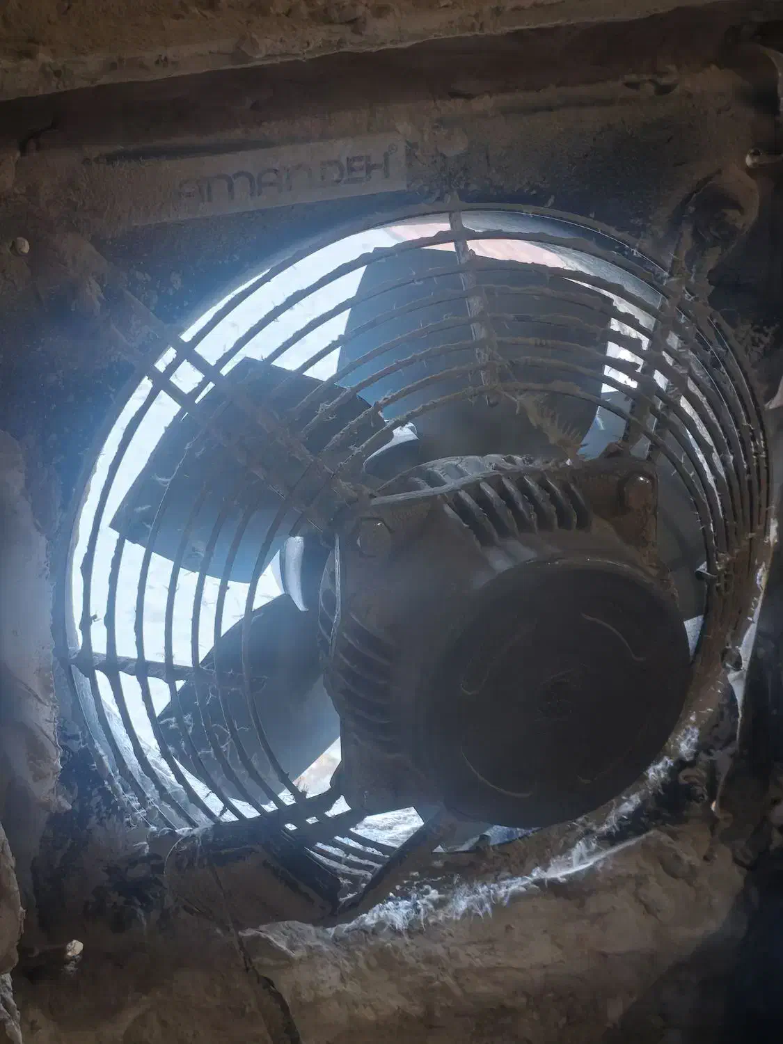 فن پر قدرت|پنکه و تصفیه‌کنندهٔ هوا|کرمانشاه, |دیوار