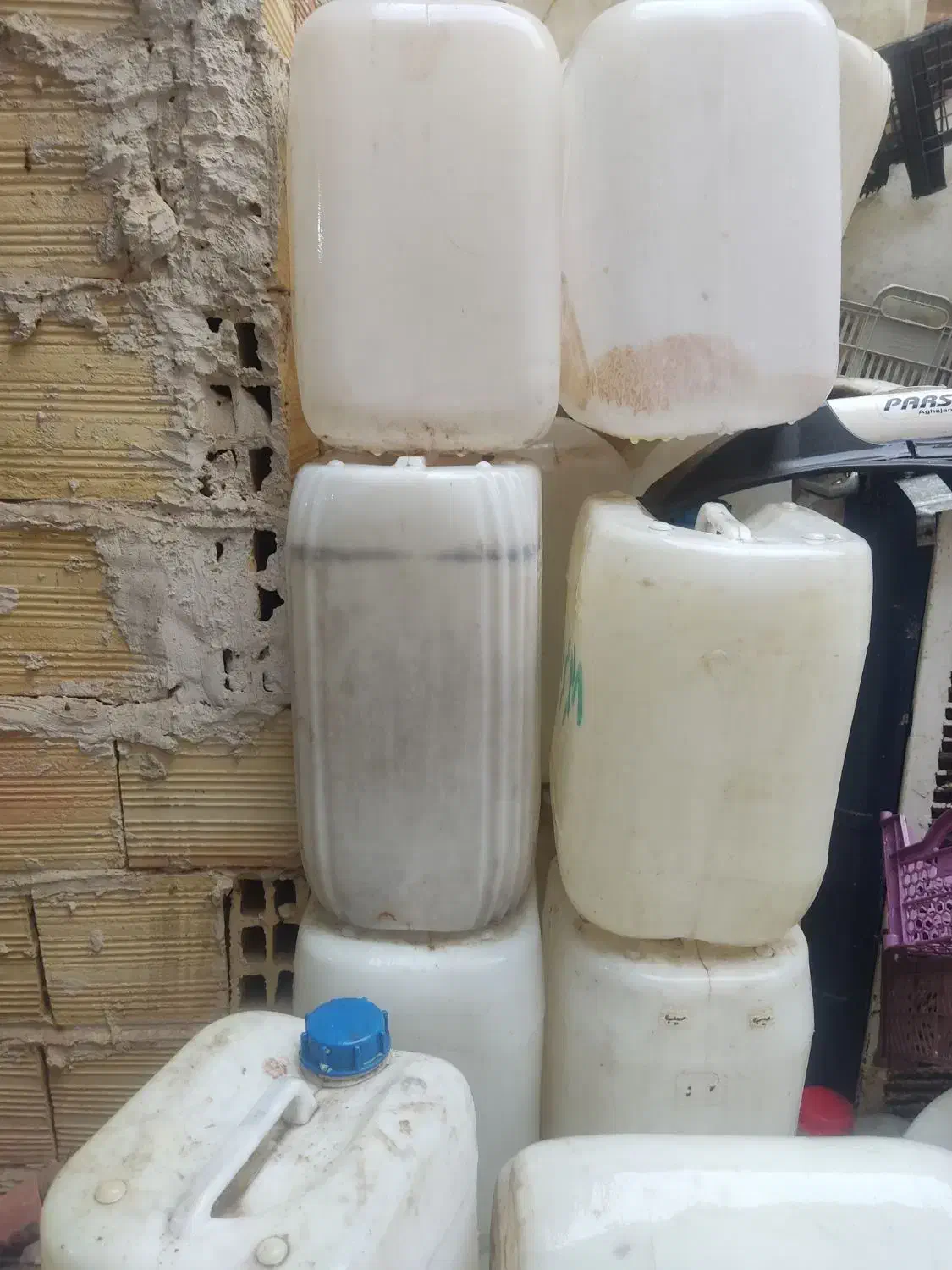 فروش گالن 20لیتری در حد نو|ظروف نگهدارنده، پلاستیکی، یک‌بارمصرف|کاشان, لتحر|دیوار