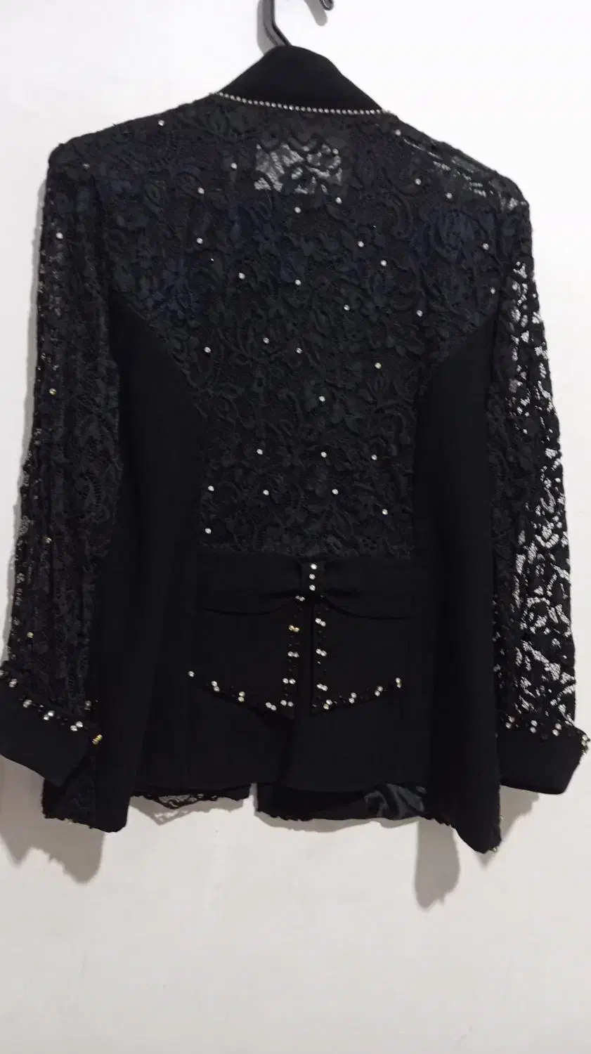 کت و دامن مجلسی|لباس|خوی, |دیوار