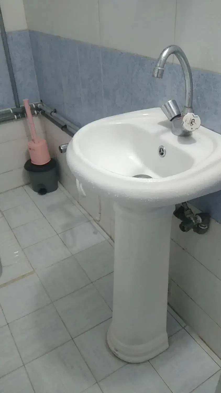 رهن وکرایه زیرزمین فقط مخصوص یک نفر خانم|اجارهٔ آپارتمان|فسا, |دیوار