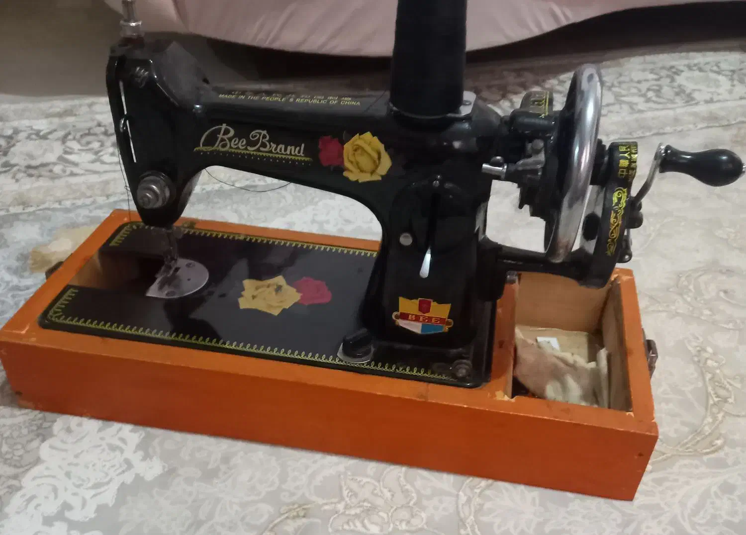 چرخ خیاطی|چرخ خیاطی و ریسندگی|رشت, فلسطین|دیوار