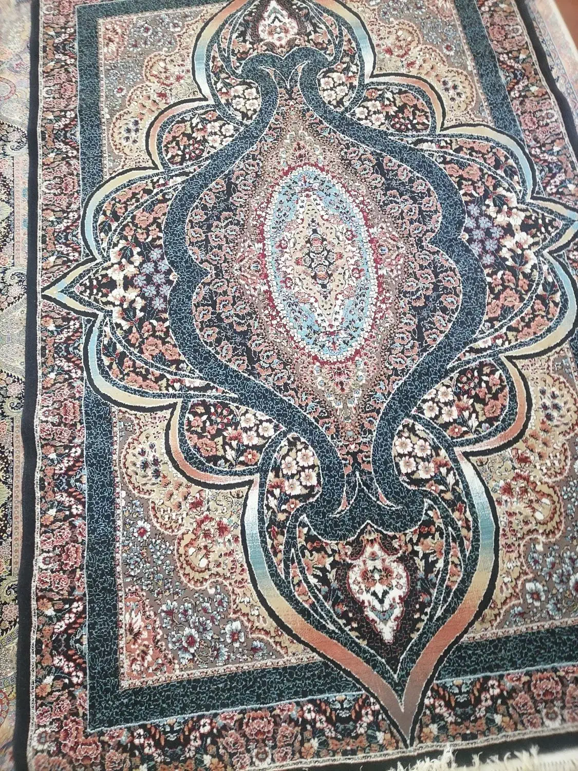 فرش و گلیم|فرش|قزوین, |دیوار