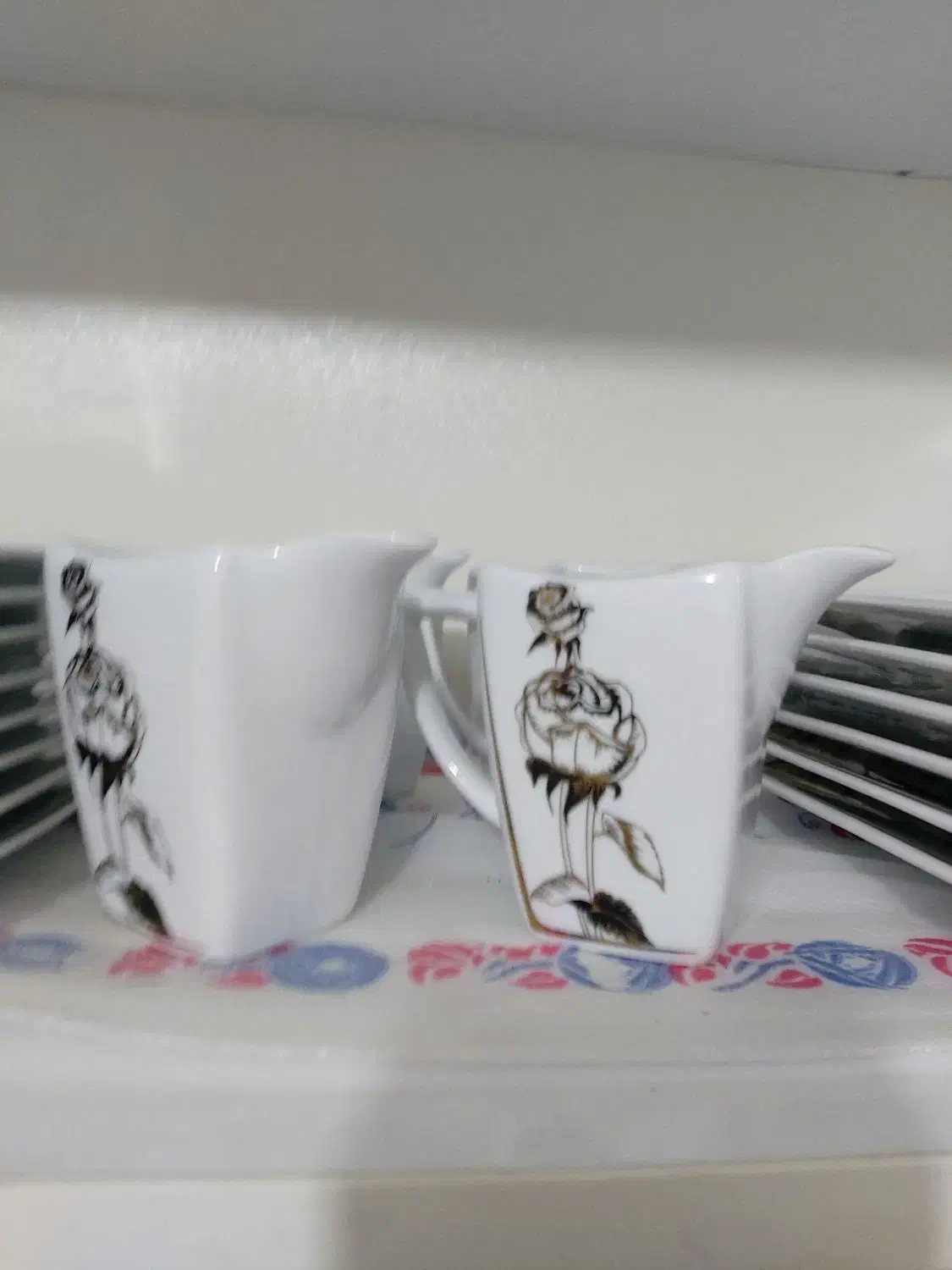 سرویس چینی۲۴نفره|ظروف سرو و پذیرایی|خرمآباد, |دیوار