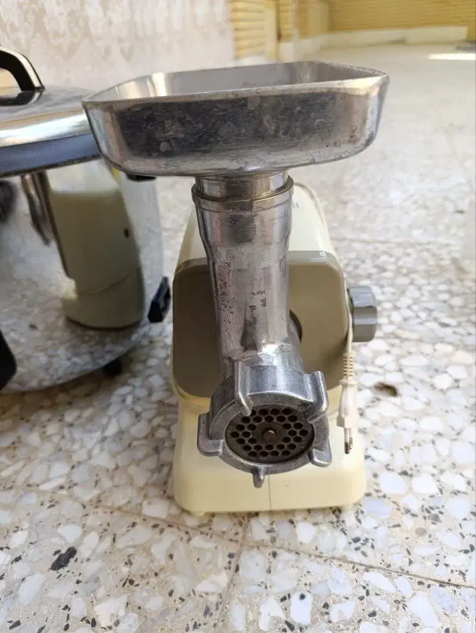 چرخگوشت|خردکن، آسیاب، غذاساز|اصفهان, سرشبادران|دیوار