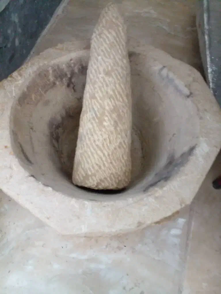 هونگ سنگی یانه|کلکسیون اشیاء عتیقه|شهرکرد, |دیوار