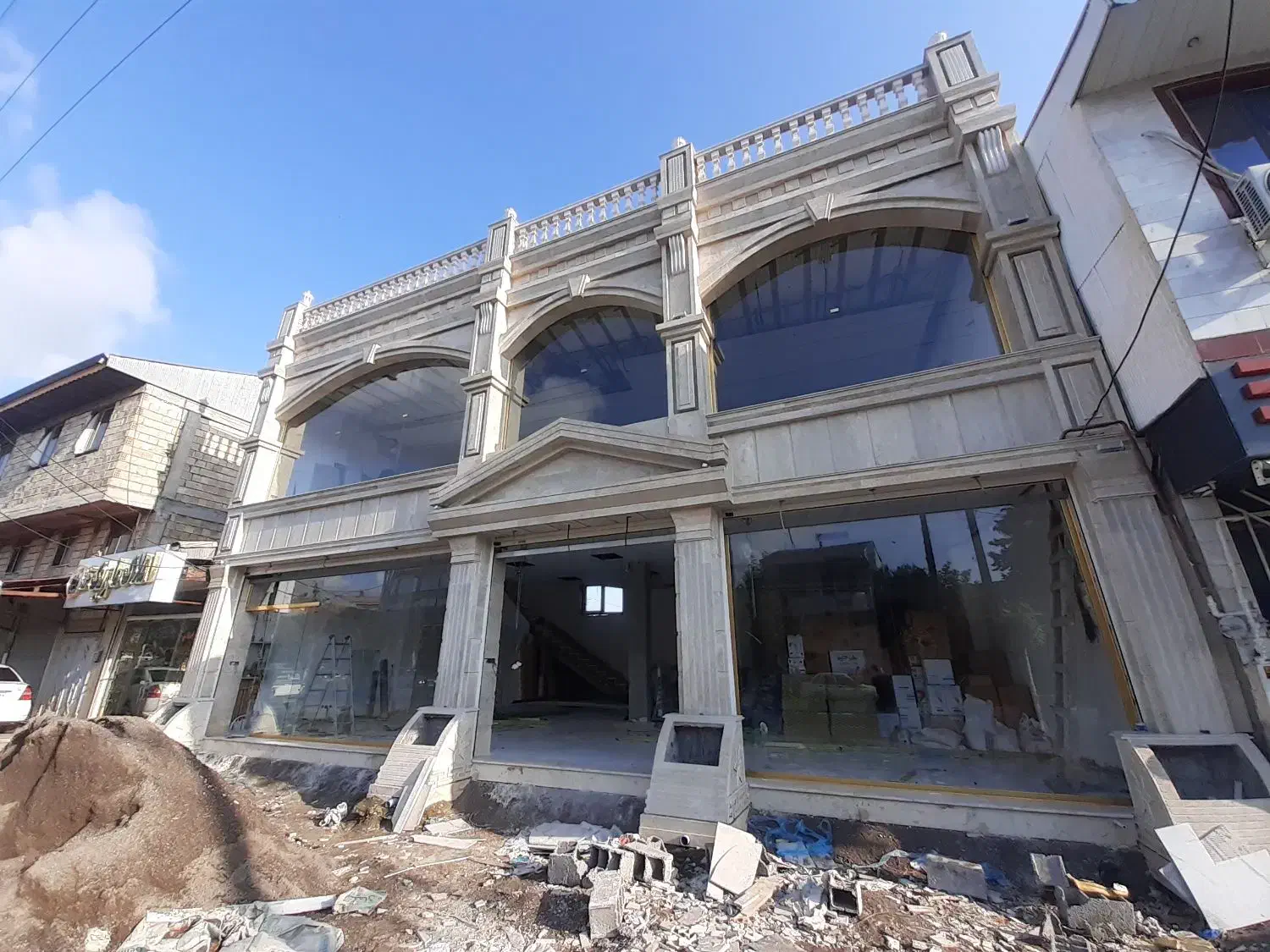 تعمیر تهیه و نصب شیشه سکوریت و کرکره برقی آرتیسان|خدمات پیشه و مهارت|رشت, جماران|دیوار