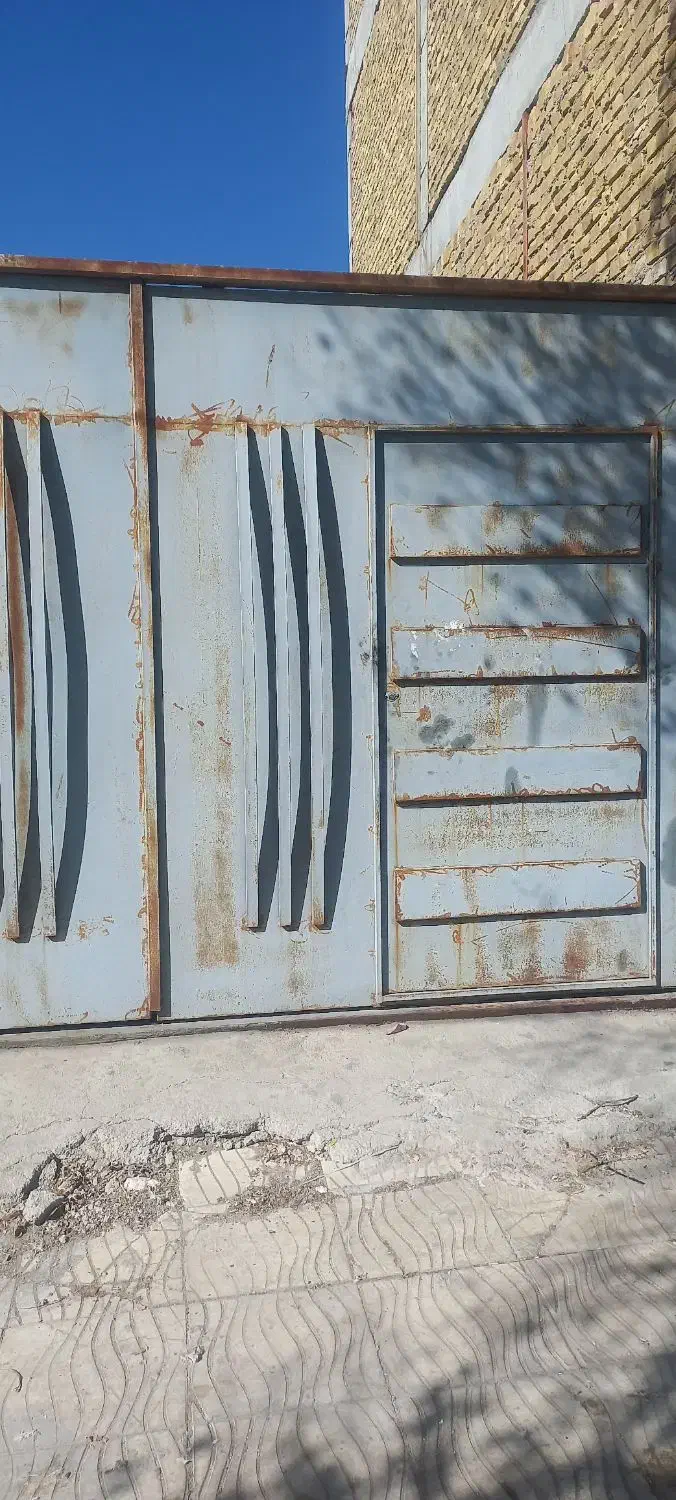 درب کارگاه .|مصالح و تجهیزات ساختمان|بافت, |دیوار