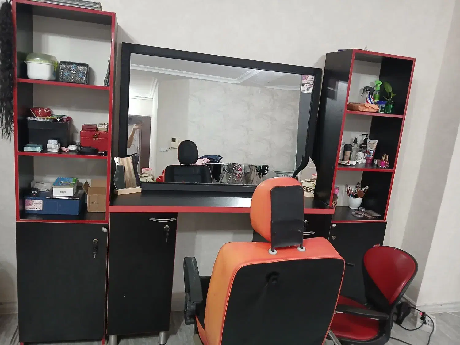 میز آینه و صندلی ست آرایشگاه|آرایشگاه و سالن‌های زیبایی|بندر انزلی, کلیور|دیوار