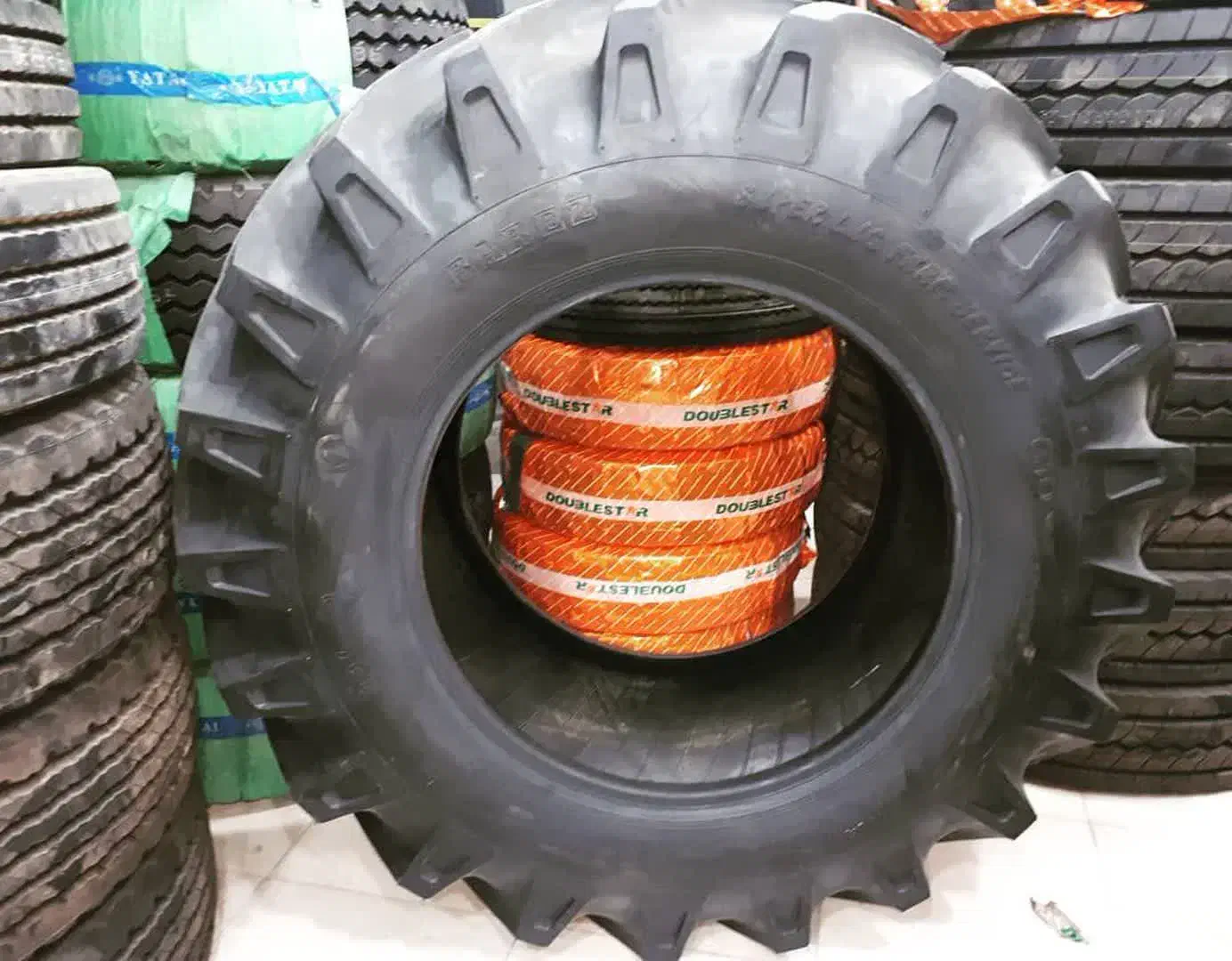 لاستیک تراکتور و لودر و گریدر و بیل بکهو|قطعات یدکی و لوازم جانبی|تهران, امین حضور|دیوار