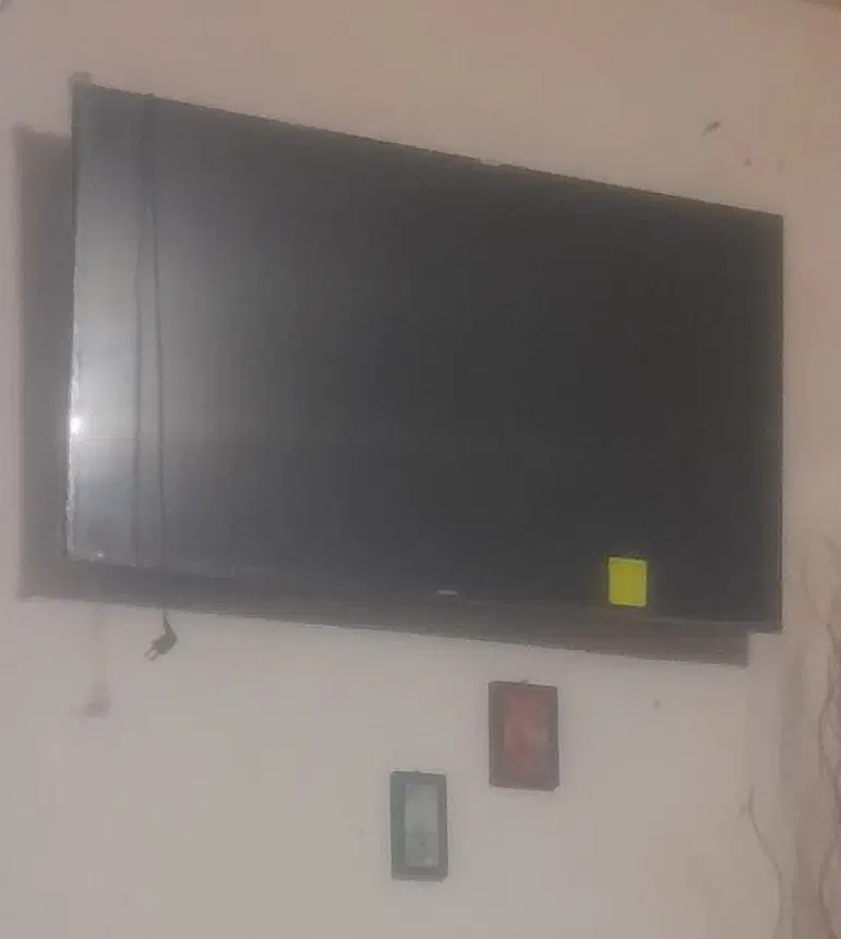 تلویزیون ۴۸ اینچ|تلویزیون و پروژکتور|بجنورد, |دیوار