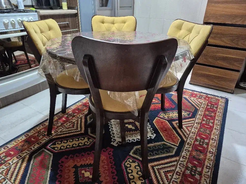 میز ناهار خوری ۴ نفر تمیز|میز و صندلی غذاخوری|شاهینشهر, دهخدا|دیوار