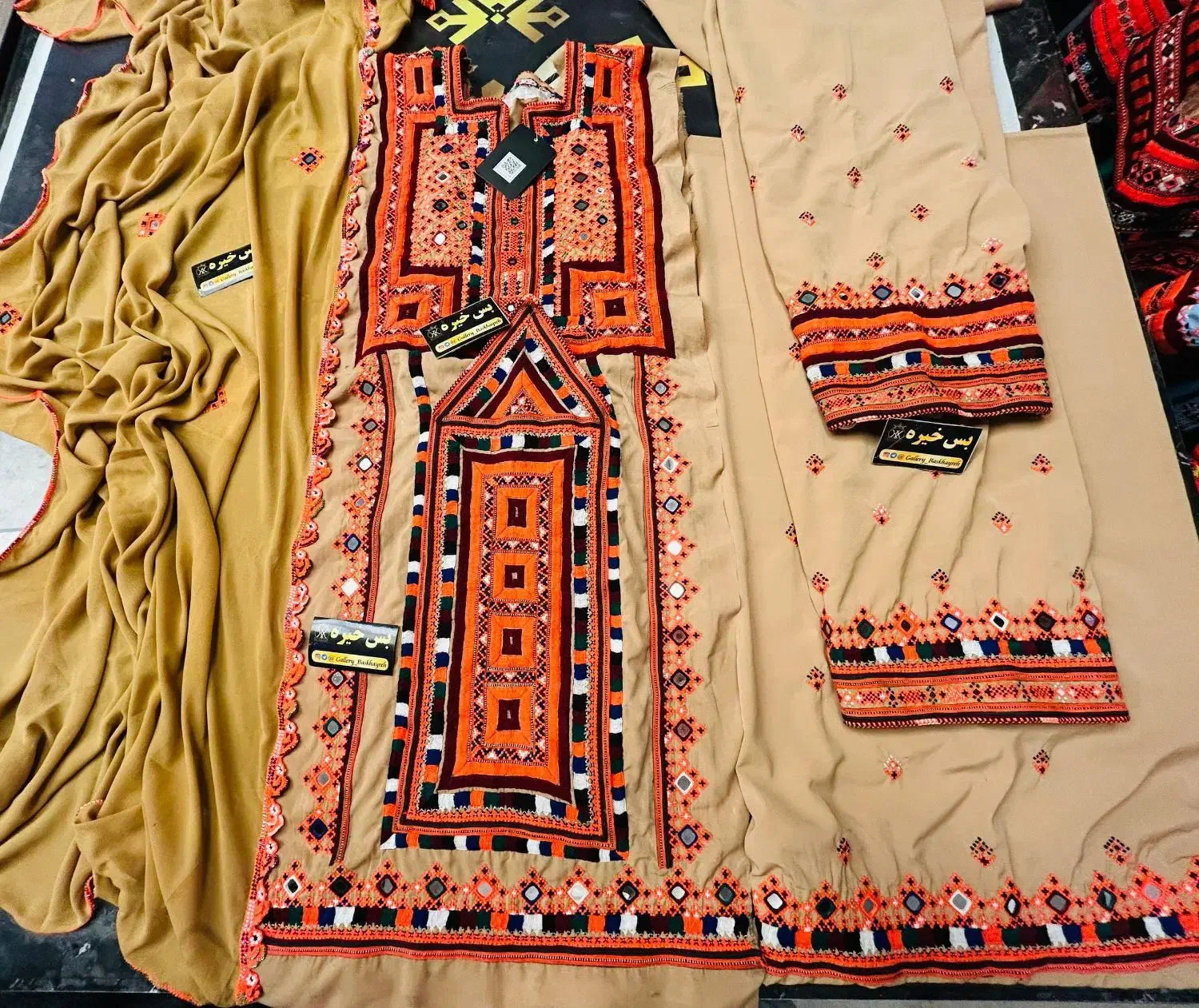 لباس بلوچی|لباس|چابهار, |دیوار