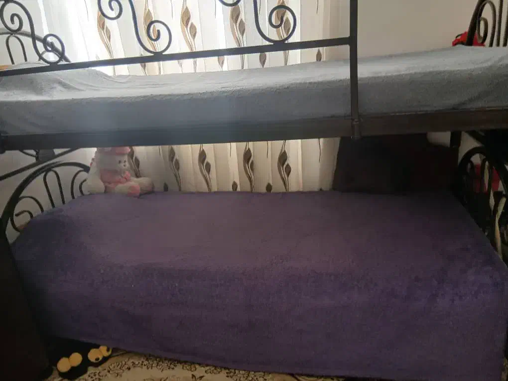 تخت دو طبقه بسیار تمیز همراه با خوشخواب|تخت و سرویس خواب|گلبهار, شهر جدید گلبهار|دیوار