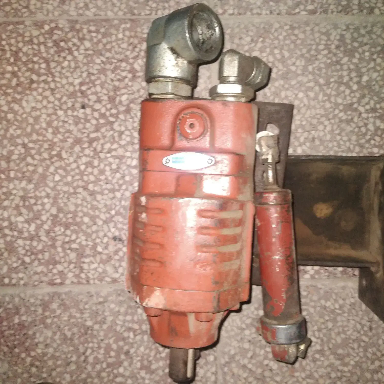 پمپ هیدرولیک.جک کمپرس|خودرو سنگین|شهرکرد, |دیوار