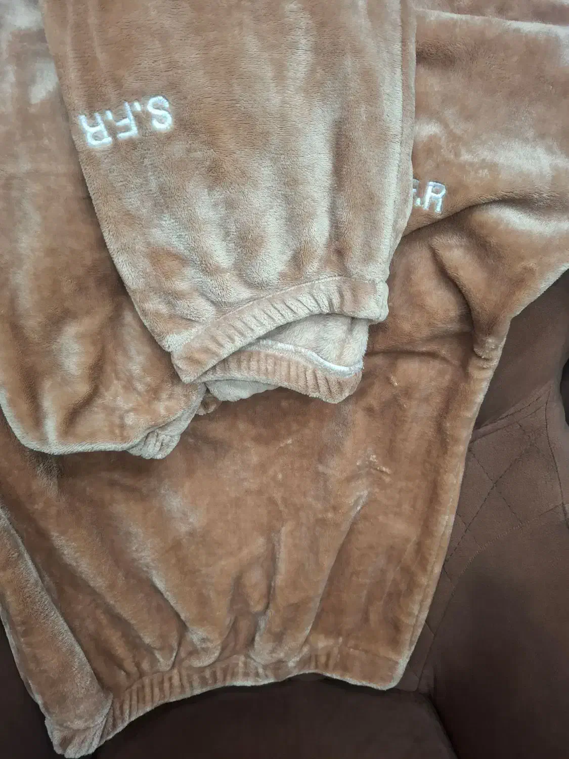 هودی وشلوار|لباس|ساری, |دیوار