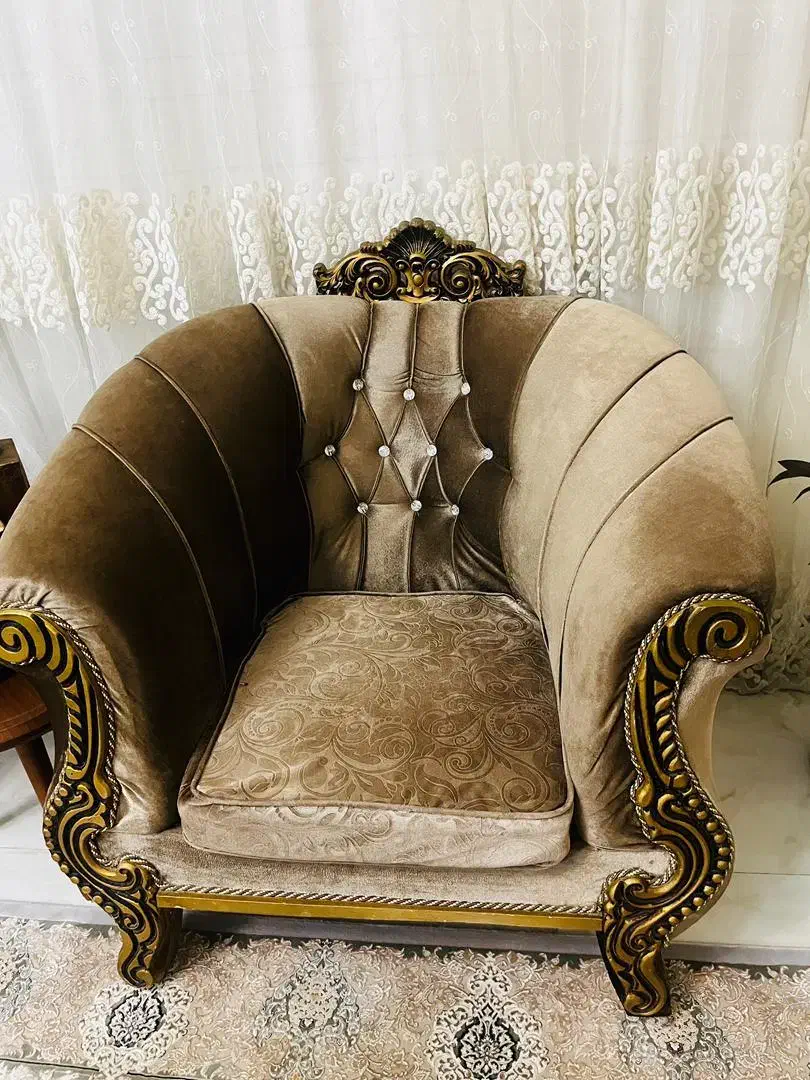 مبل ۷ نفره کاملا تمیز و سالم|مبلمان خانگی و میز عسلی|شیراز, انجیره|دیوار