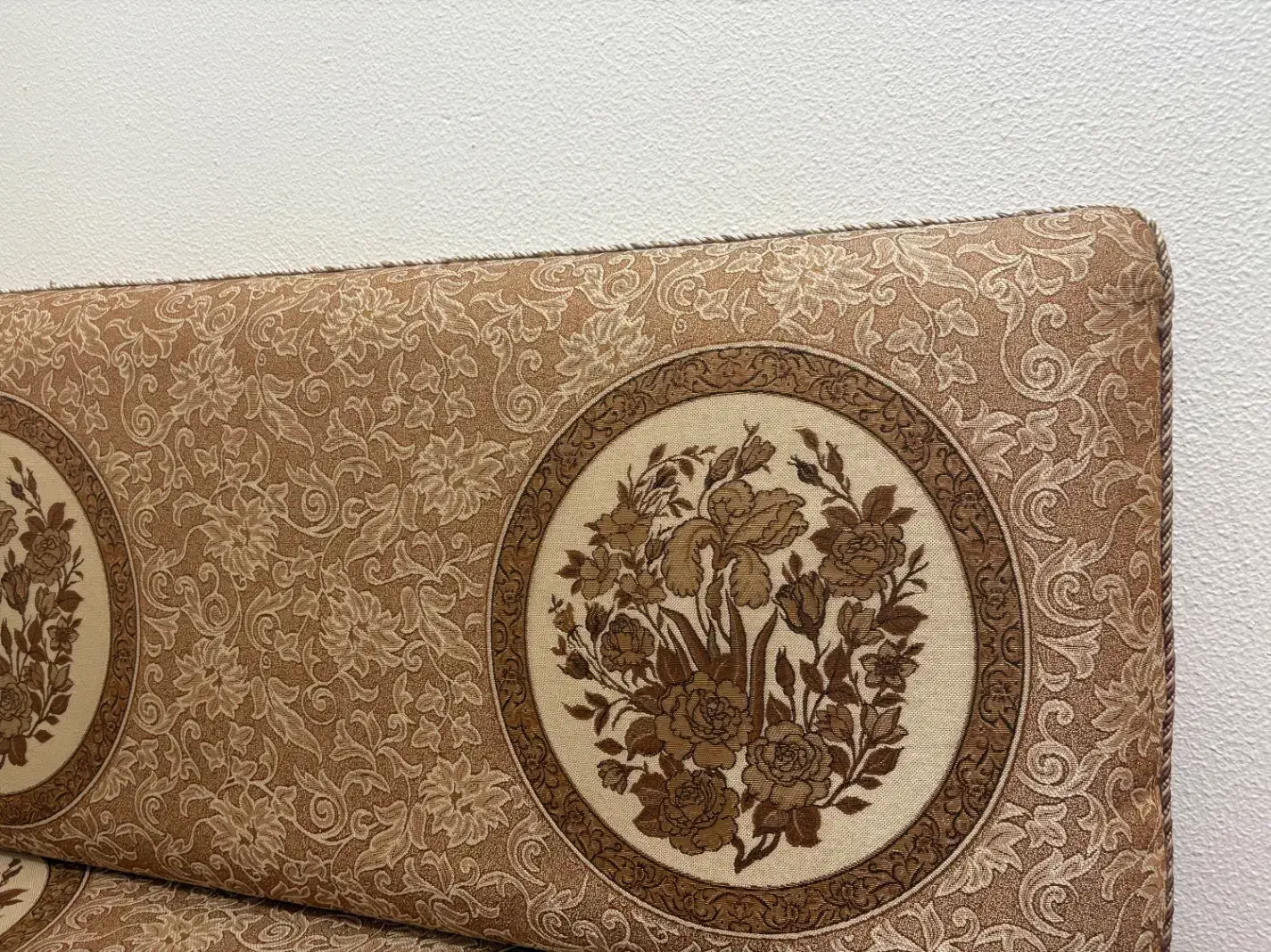 پشتی|پشتی|شاهین‌شهر, خانه کارگر|دیوار