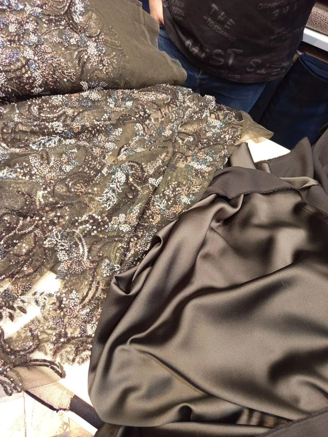 پارچه پیراهن مجلسی جنس پارچه درجه یک|لباس|قوچان, |دیوار