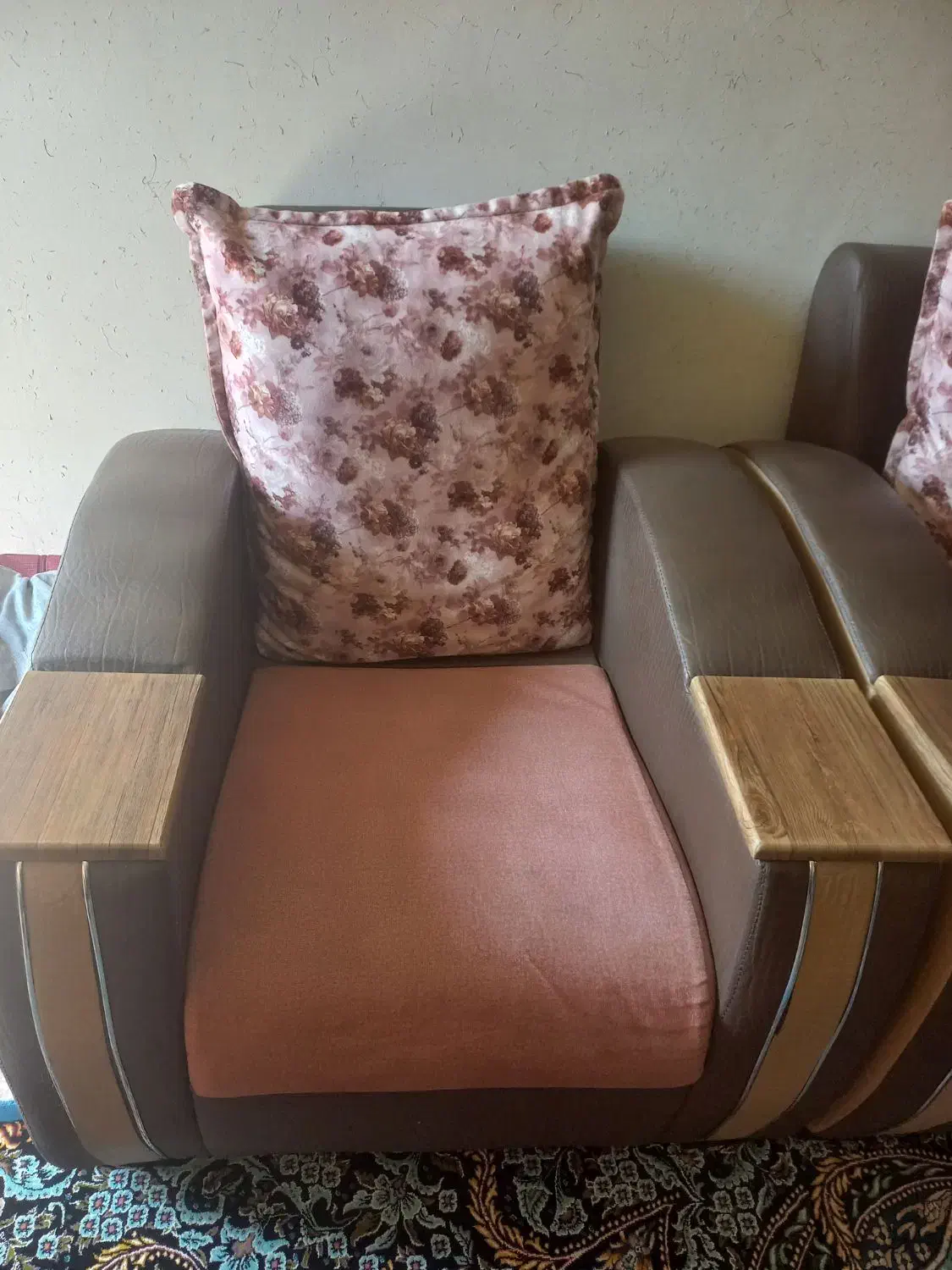 مبل و و میز عسلی|مبلمان خانگی و میز عسلی|فولادشهر, A6|دیوار