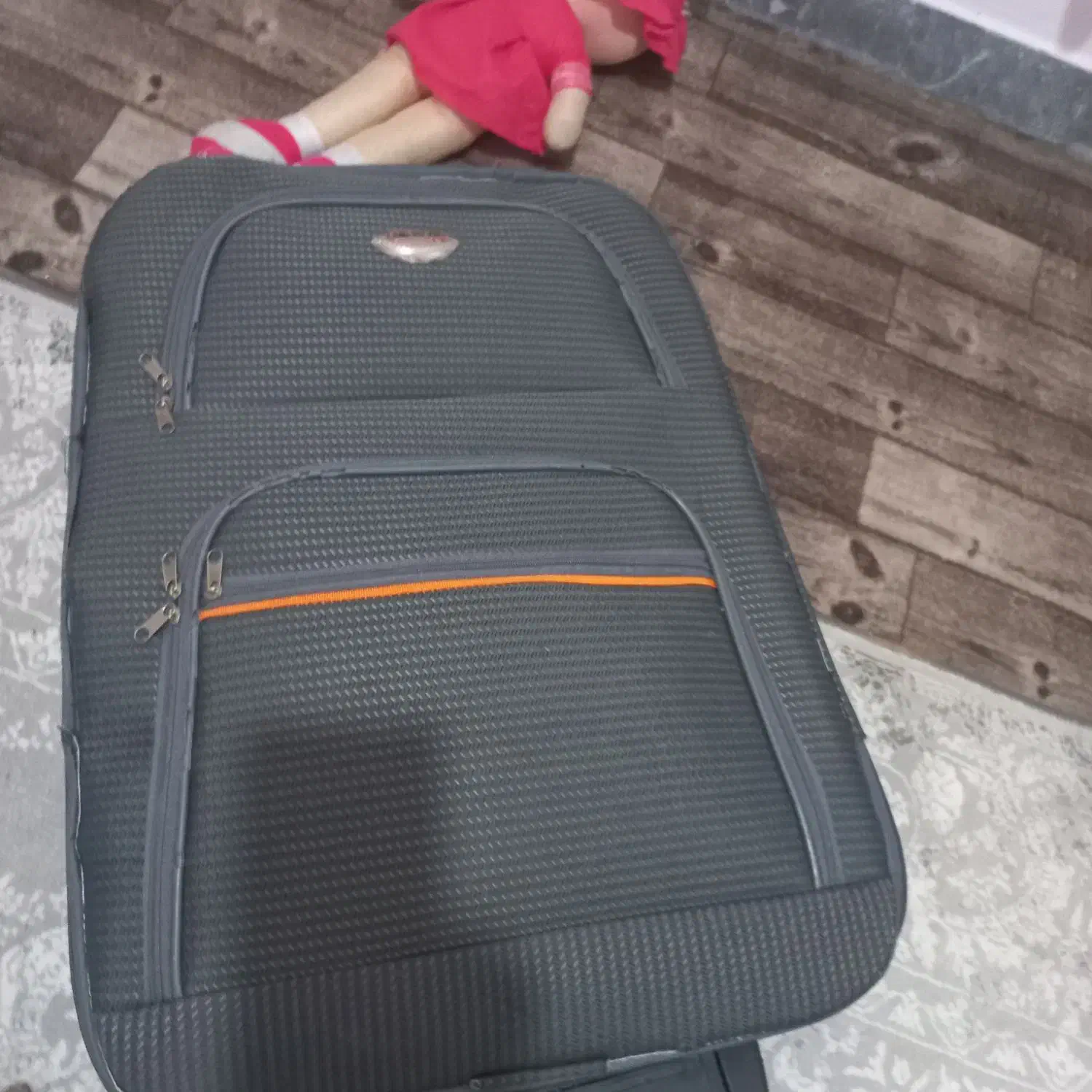 چمدان بزرگ|کیف، کفش، کمربند|ساری, |دیوار