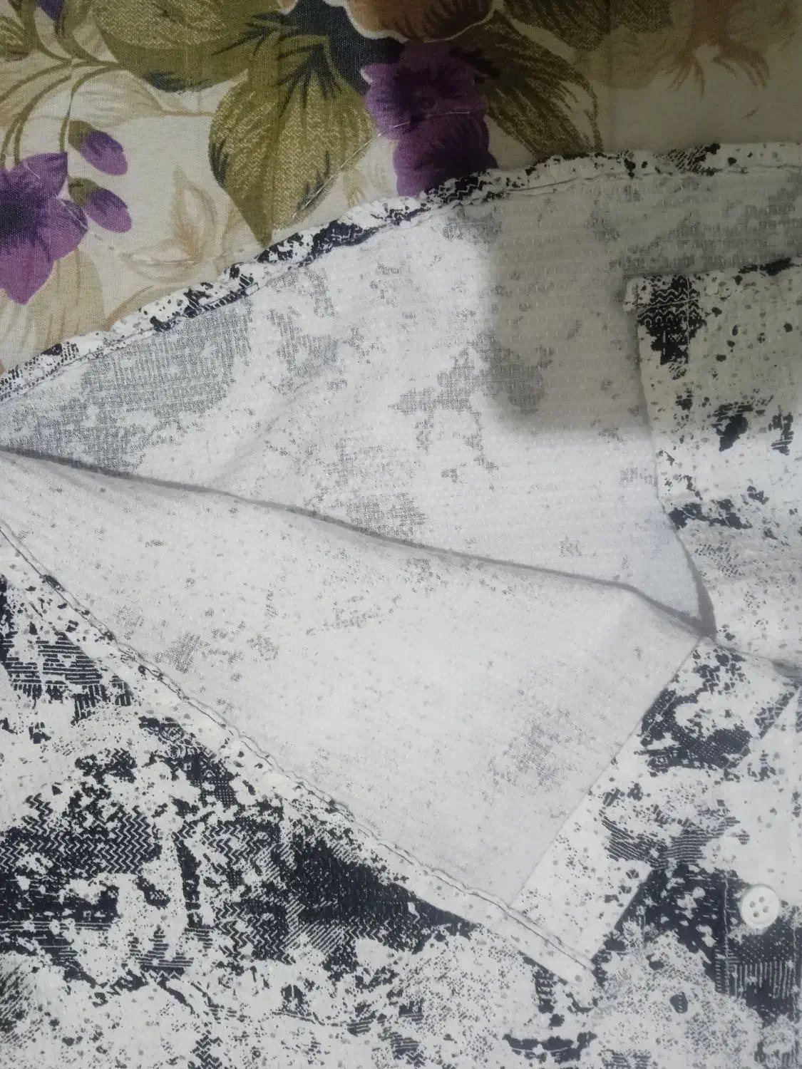 دو تا پیراهن|لباس|بروجرد, |دیوار