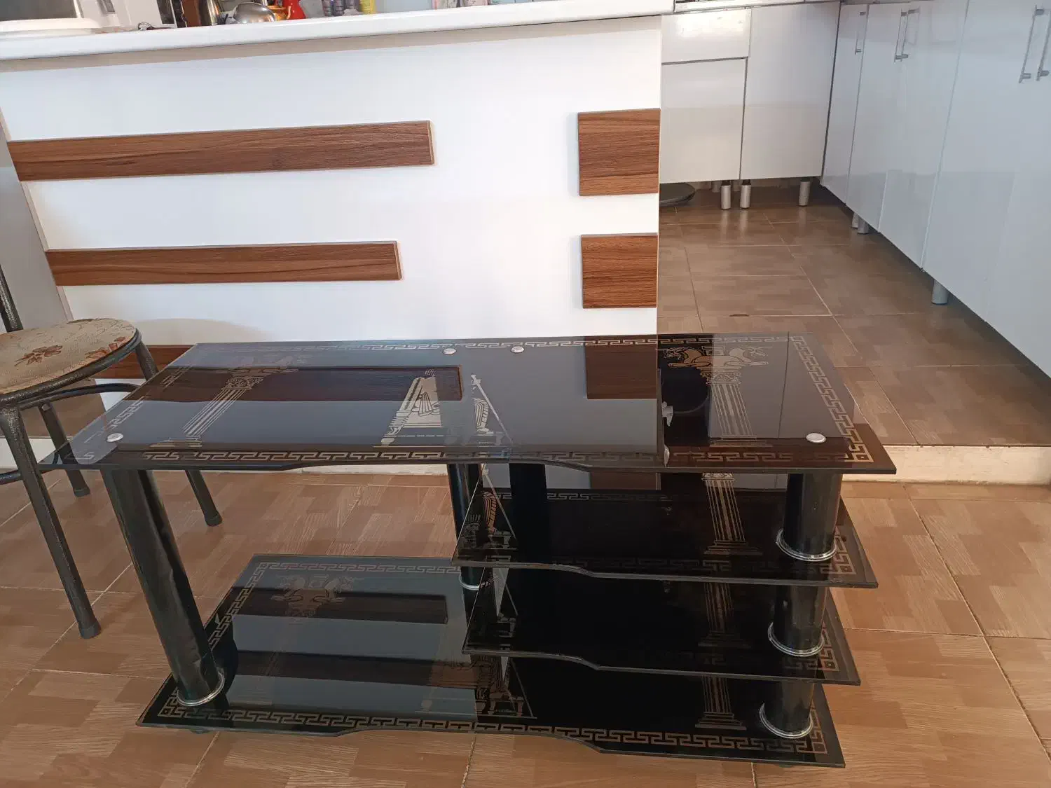 میز تلویزیون و دستگاه دیجیتال|میز تلویزیون|شیراز, کوشک میدان|دیوار