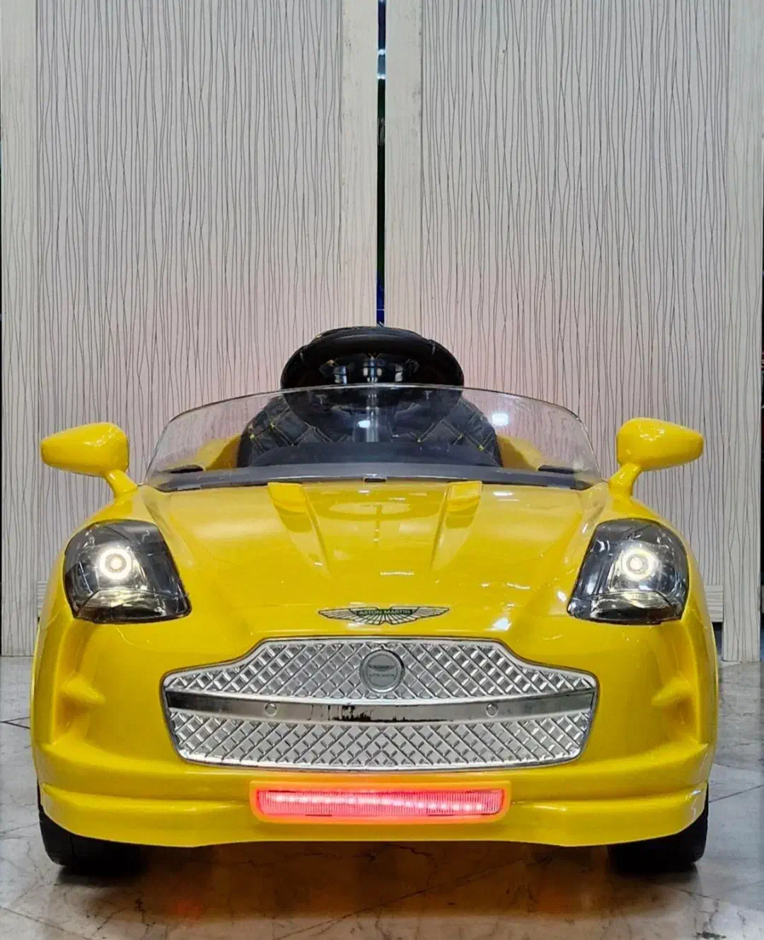 ماشین شارژی دو موتوره فول آبشن شیک وزیبا|اسباب‌‌بازی|ایلام, |دیوار