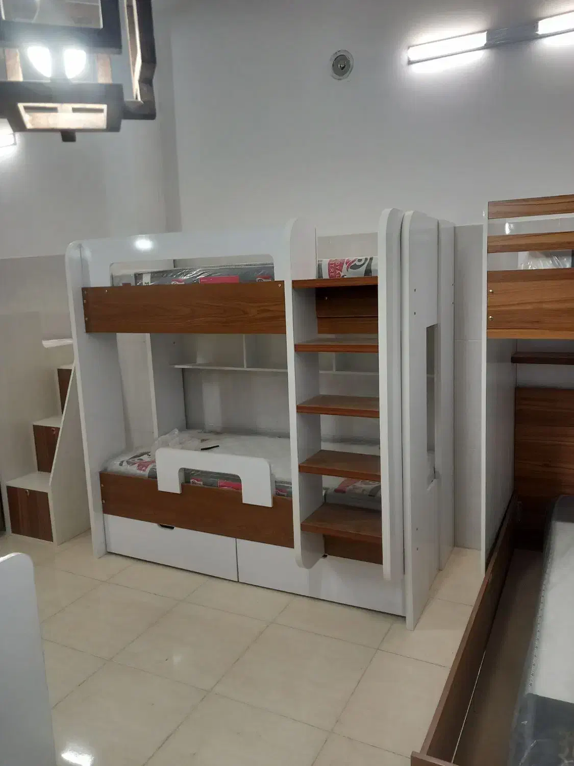 تخت دوطبقه|تخت و سرویس خواب|اصفهان, باغ فدک|دیوار