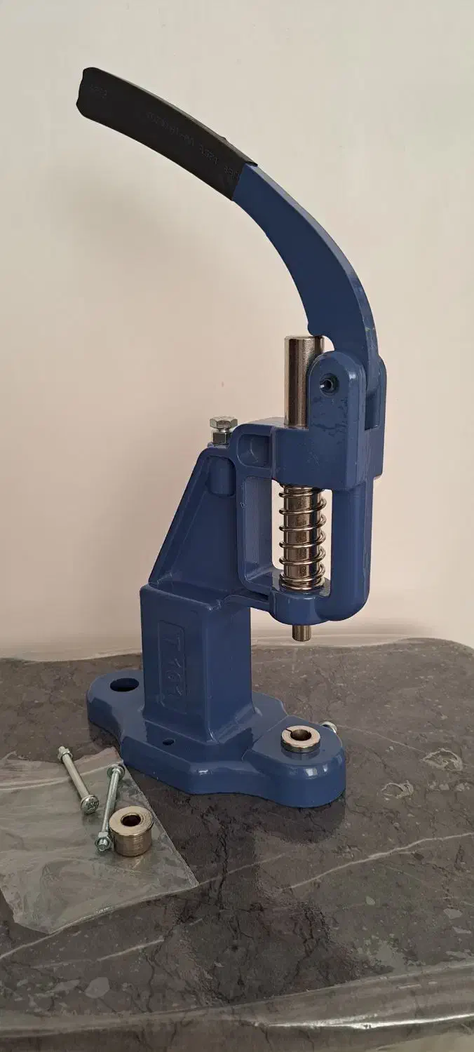 تولیدی تعمیرات مبل وخیاطی|لوازم خیاطی و بافتنی|سلماس, |دیوار