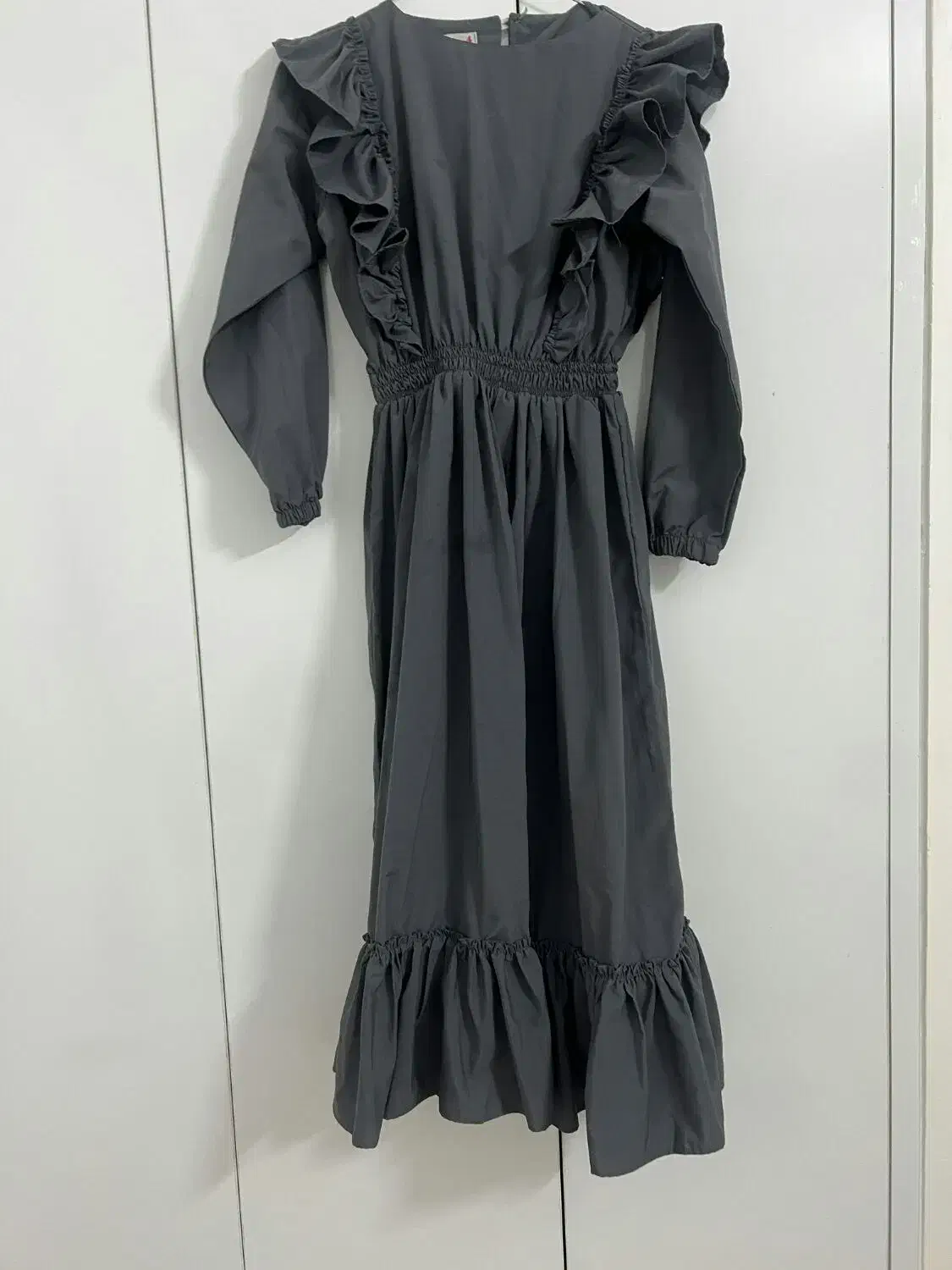 پیراهن نو نو|لباس|قم, بنیاد|دیوار