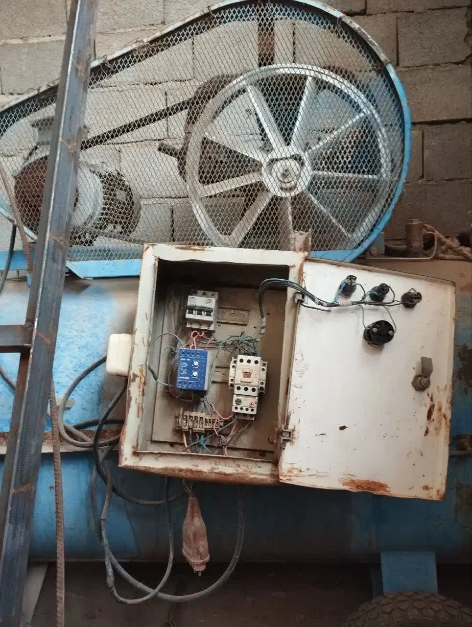 پمپ باد سه سیلندر برق سه فاز|ماشینآلات صنعتی|فرح دشت, |دیوار