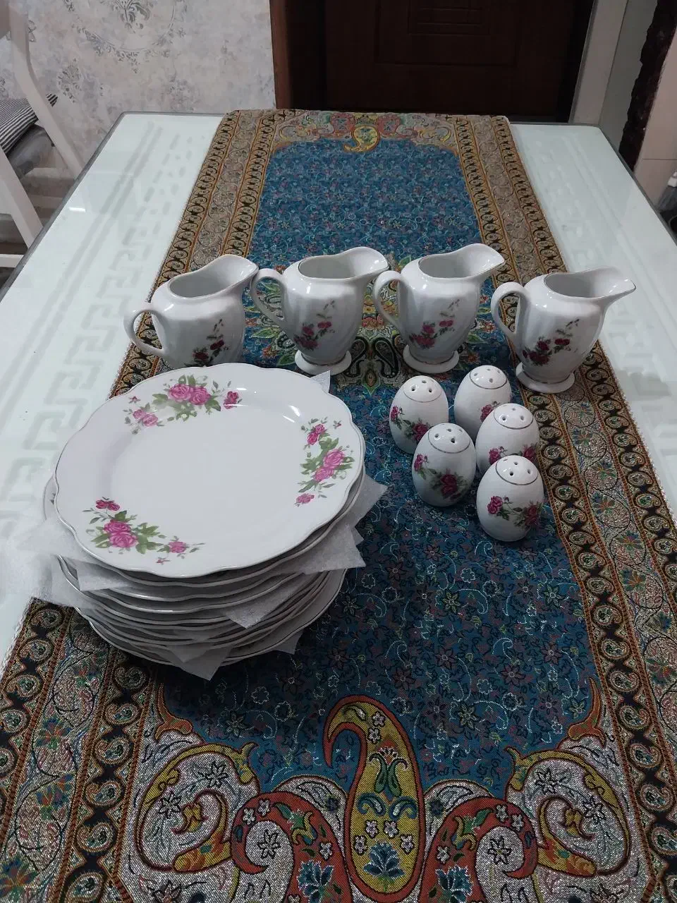 بشقاب چینی گل سرخی|ظروف سرو و پذیرایی|ری, دولتآباد|دیوار